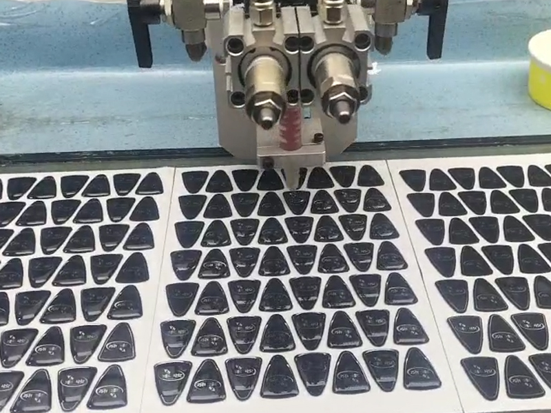 水晶貼視覺點(diǎn)膠機(jī)視頻